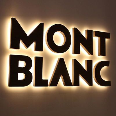 Wandmontage met metalen achtergrondverlichtingsbord voor aangepast 3D LED-aluminiumbrieflicht
