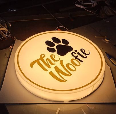 Gepersonaliseerde kleur LED-metalen expositie lichtdoos met dubbelzijdig acrylbord