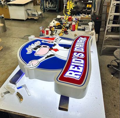 Gepersonaliseerde kleur LED-metalen expositie lichtdoos met dubbelzijdig acrylbord