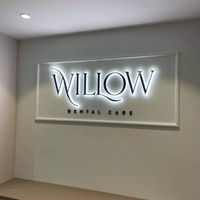 Outdoor Customized Business Logo Reclame Acrylbord 3D Metalen achtergrondverlichting