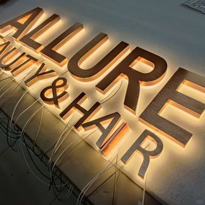 Custom Business Shop Buitenmuurhangend Acryl Logo Signage Board voor bedrijven