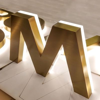 Kleine letters Logo 3D Acrylische zakelijke borden voor kantoor en winkel 12V Invoerspanning