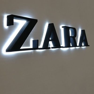 2024 Acrylische sneeuw binnen zakelijke muur ZARA LED Metal Customized 3D achtergrond letters